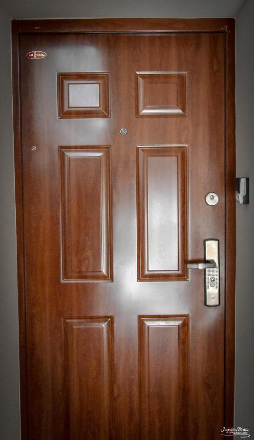 Lovely Central Apartment With Free Parking, Koezponthoz Koezeli 3 Szobas Lakas Gyor Exterior photo