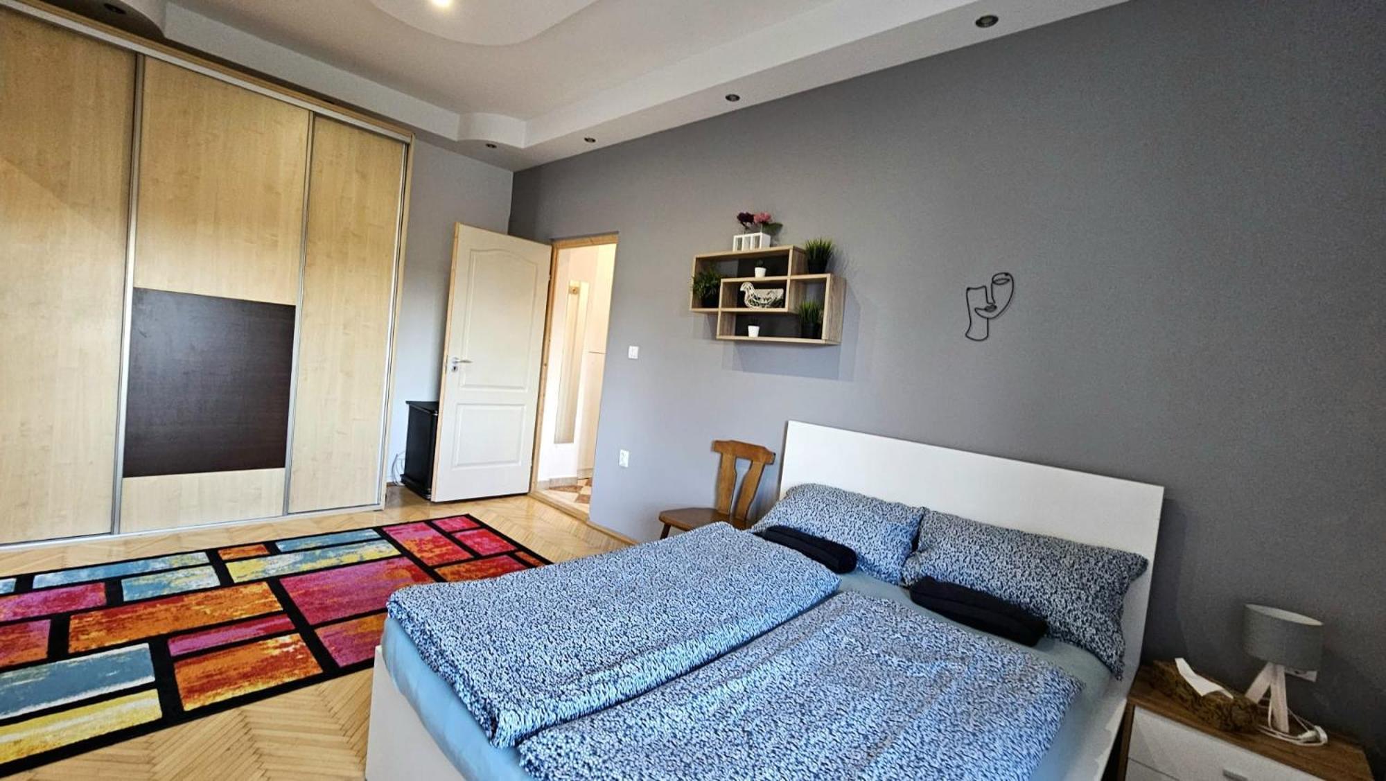 Lovely Central Apartment With Free Parking, Koezponthoz Koezeli 3 Szobas Lakas Gyor Exterior photo