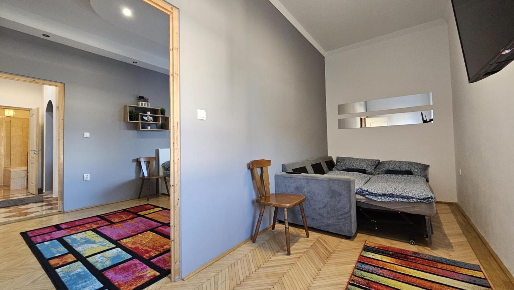 Lovely Central Apartment With Free Parking, Koezponthoz Koezeli 3 Szobas Lakas Gyor Exterior photo