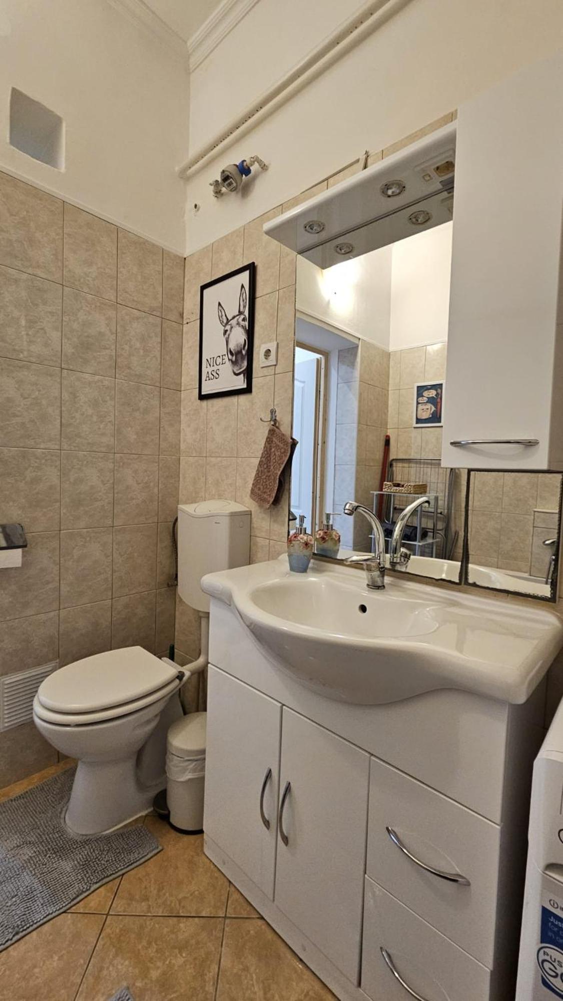 Lovely Central Apartment With Free Parking, Koezponthoz Koezeli 3 Szobas Lakas Gyor Exterior photo