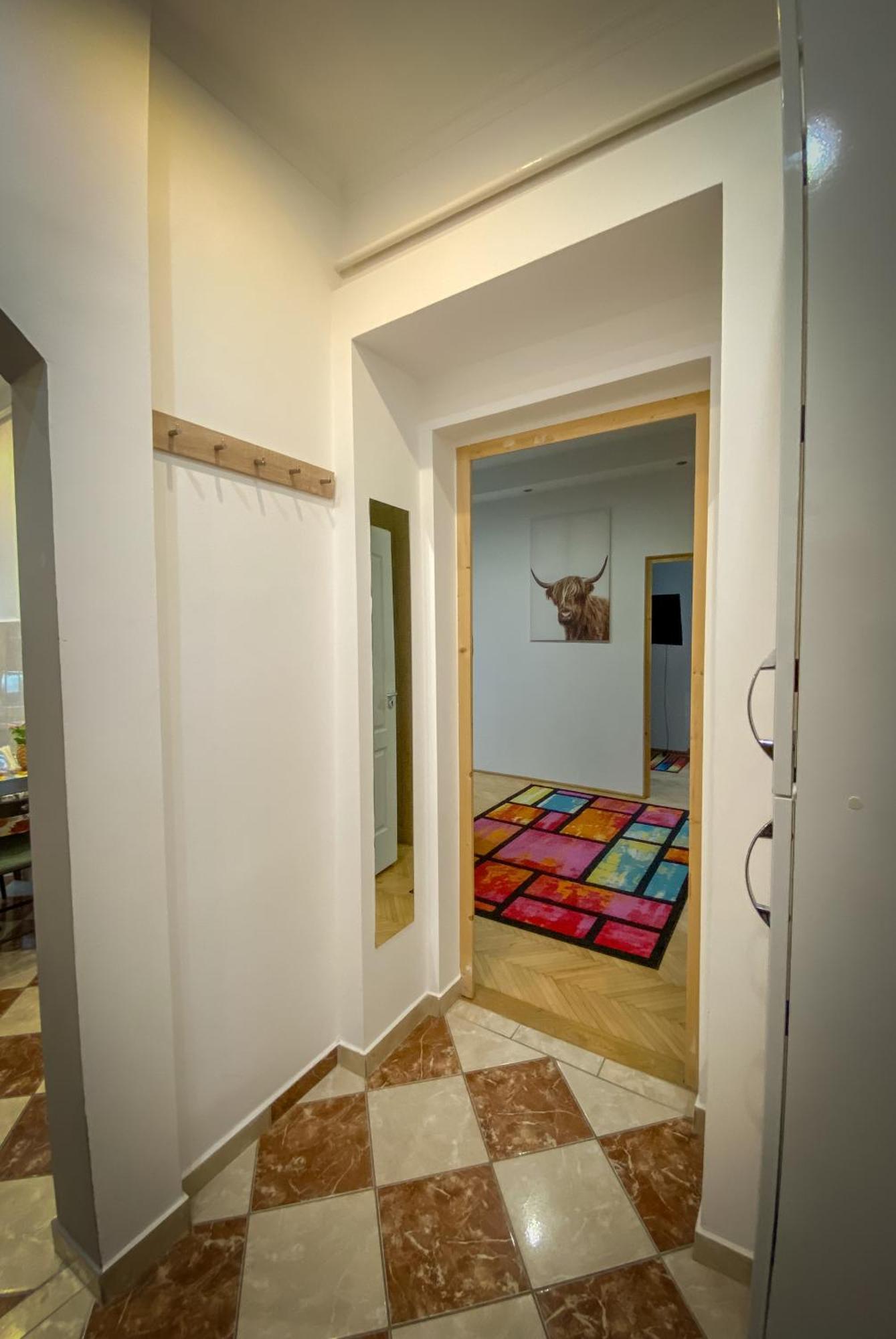 Lovely Central Apartment With Free Parking, Koezponthoz Koezeli 3 Szobas Lakas Gyor Exterior photo