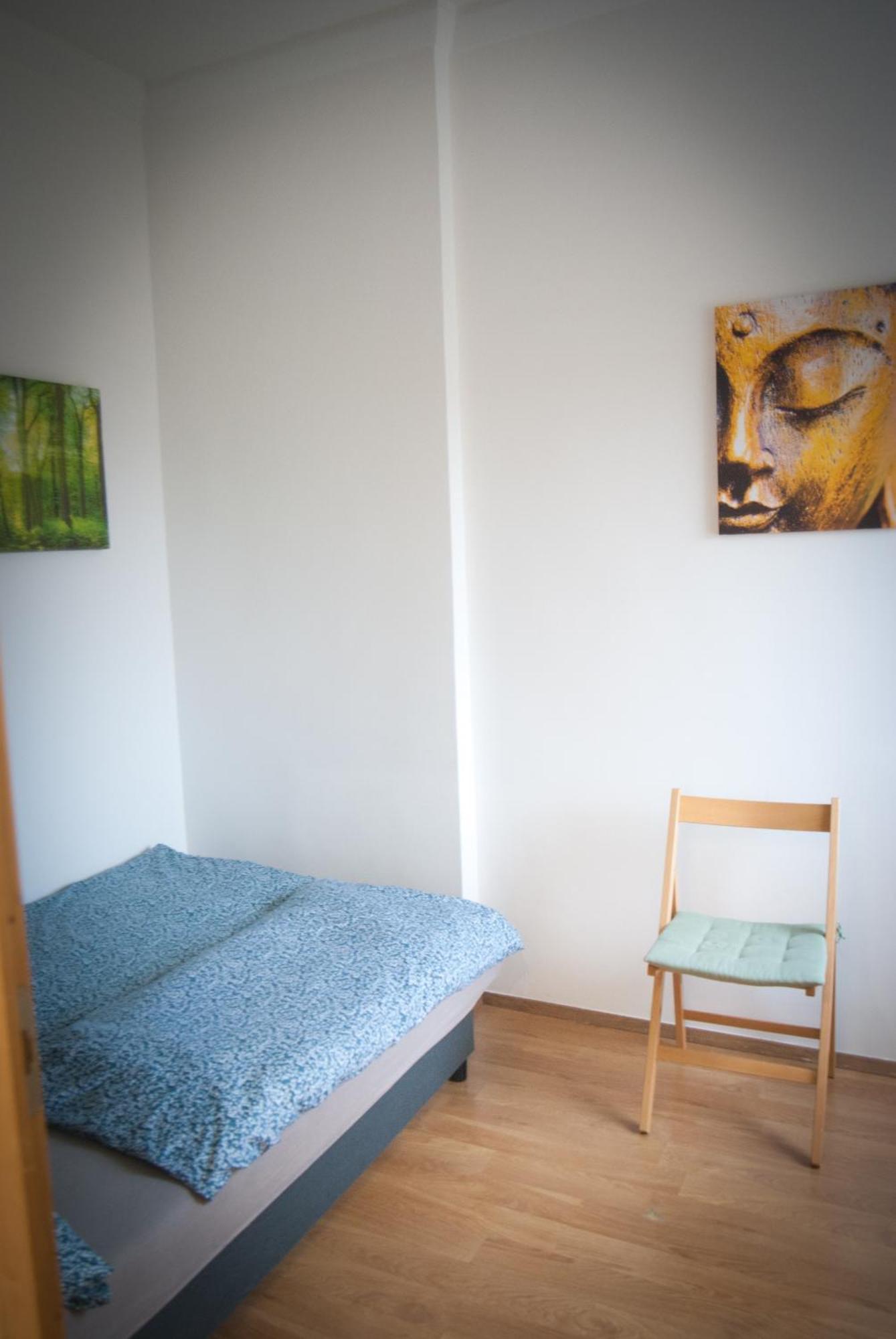 Lovely Central Apartment With Free Parking, Koezponthoz Koezeli 3 Szobas Lakas Gyor Exterior photo